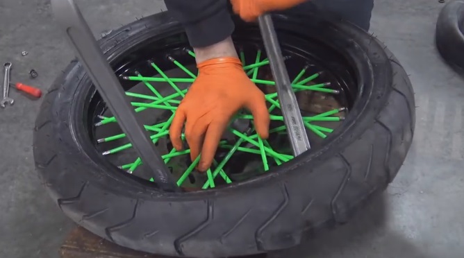 change your tire step11